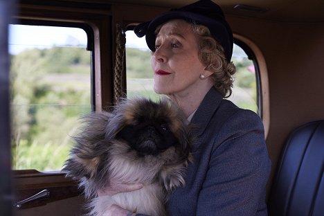 Patricia Hodge - All Creatures Great and Small - Episode 5 - Film