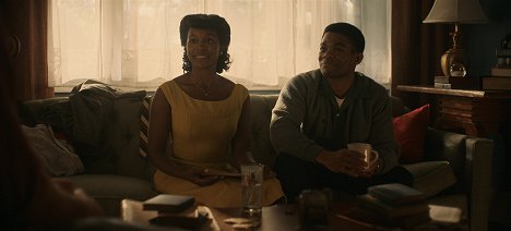 Aja Naomi King, Paul James - Lessons in Chemistry - Book of Calvin - Kuvat elokuvasta