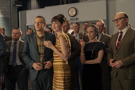 Fran Kranz, Erin Neufer, Bebe Neuwirth, Danny Burstein - Julia - Episode 2 - Filmfotos