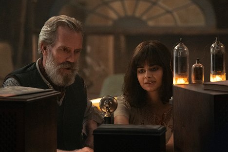 Hugh Laurie, Aria Mia Loberti - Alles Licht, das wir nicht sehen - Episode 3 - Filmfotos