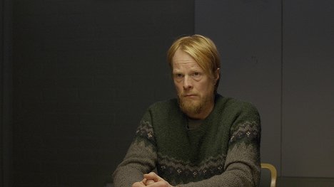 Joose Mikkonen - Korvessa kulkevi - Epäillyt - De la película