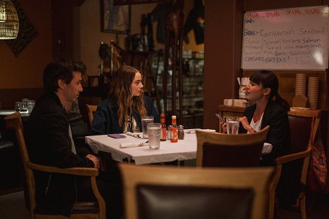 Nathan Fielder, Emma Stone, Nizhonniya Austin - The Curse - Tlak je zatím v pořádku - Z filmu