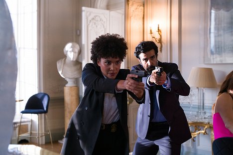 Emmy Raver-Lampman, Bobby Naderi - A méhész - Filmfotók