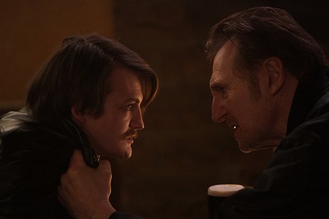 Jack Gleeson, Liam Neeson - In the Land of Saints and Sinners - Van film