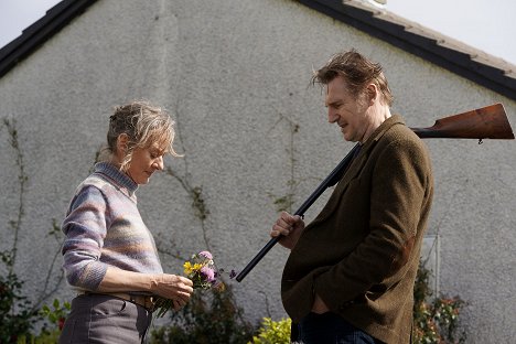 Niamh Cusack, Liam Neeson - In the Land of Saints and Sinners - Van film