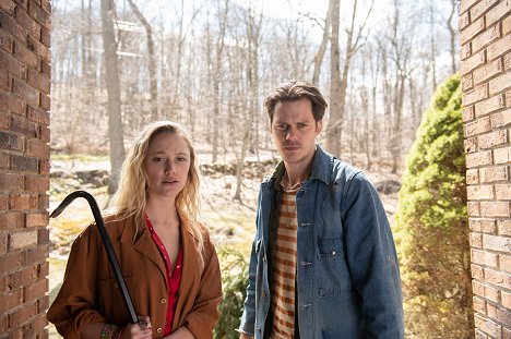 Maika Monroe, Bill Skarsgård - Złoczyńcy - Z filmu