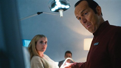 Emma Roberts, Denis O'Hare - American Horror Story - Vanishing Twin - Van film