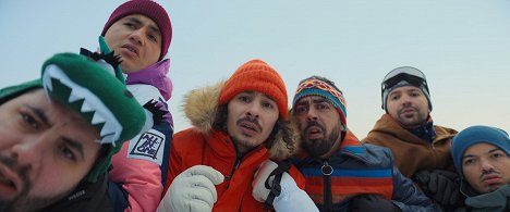 Walid Ben Amar, Kader Bueno, Ichem Bougheraba, Arriles Amrani, Lahcène Amari, Anthony Pinheiro - Les Segpa au ski - Van film