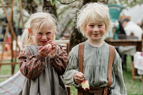 Lycke Matilda Galligani Ræder, Mikkel Lien Hanson - Snøfall - Season 2 - Photos