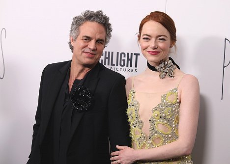 The Searchlight Pictures “Poor Things” New York Premiere at the DGA Theater on Dec 6, 2023 in New York, NY, USA - Mark Ruffalo, Emma Stone - Chudiatko - Z akcií