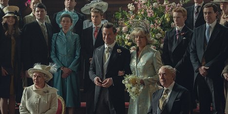 Imelda Staunton, Claudia Harrison, Ed McVey, Dominic West, Olivia Williams, Jonathan Pryce, Luther Ford, James Murray - The Crown - Sleep, Dearie Sleep - Van film