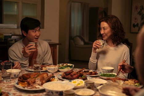 Sam Song Li, Michelle Yeoh - The Brothers Sun - Square - Kuvat elokuvasta