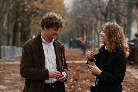 Niels Schneider, Lou de Laâge - Coup de chance - Photos