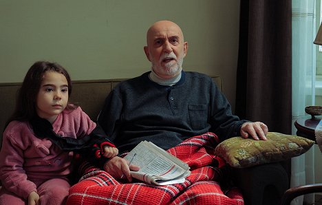 Zuleyha Yıldız, Macit Koper - Ne Gemiler Yaktım - Episode 5 - De la película