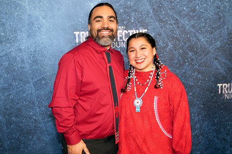 "True Detective: Night Country" Premiere Event at Paramount Pictures Studios on January 09, 2024 in Hollywood, California. - Marjorie Kunaq Tahbone - Temný prípad - Nočná krajina - Z akcií