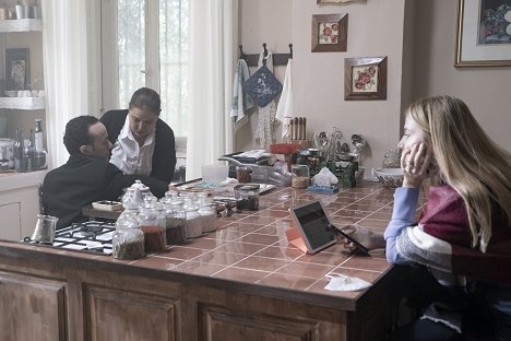Hamza Yazıcı, Feri Baycu Güler, Selma Ergeç - Camdaki Kız - Episode 1 - Filmfotos