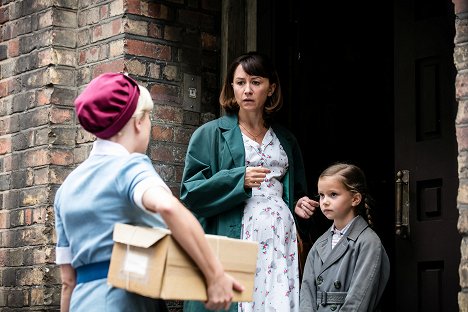 Claire Lams - Call the Midwife - Episode 4 - Van film