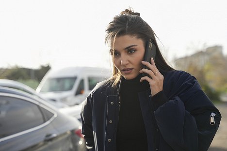 Hande Erçel - Bambaşka Biri - Episode 15 - Filmfotos