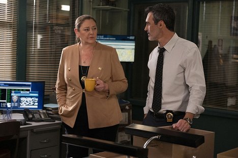 Camryn Manheim, Reid Scott - Law & Order - Freedom of Expression - Van film