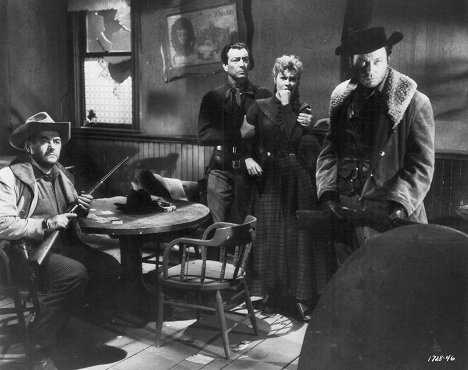 Robert Middleton, Robert Taylor, Patricia Owens, DeForest Kelley - The Law and Jake Wade - Film