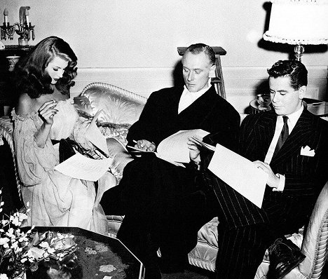 Rita Hayworth, George Macready, Glenn Ford - Gilda - Van de set