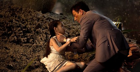 Yiqing Li, Jason Isaacs - Pokoli vulkán - Filmfotók