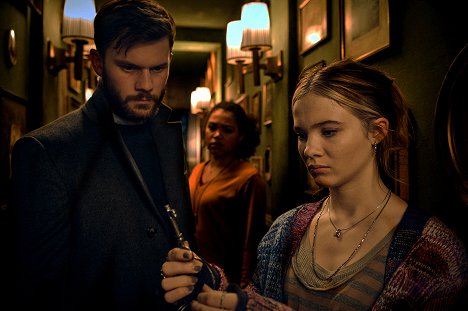 Jeremy Irvine, Freya Allan - Baghead: Contacto con la muerte - De la película