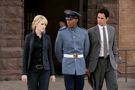 Kathryn Morris, Dennis Hill, Danny Pino - Cold Case - The Long Blue Line - Photos