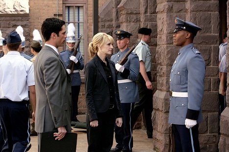 Danny Pino, Kathryn Morris, Dennis Hill - Cold Case - The Long Blue Line - Photos