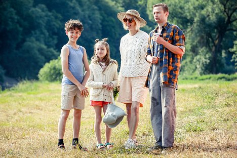 Barbora Dragounová, Barbora Poláková, Lukáš Příkazký - Prázdniny s Broučkem - Filmfotos