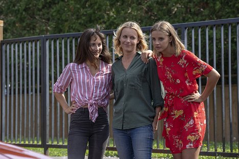 Zoë Belkin, Tanya Clarke, Samantha Helt - Hotwired in Suburbia - Film