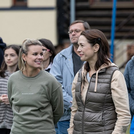 Patricie Pagáčová, Tereza Kostková - Jedna rodina - Regata - Film