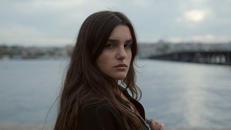 Melia Kara - Ellbogen - De la película