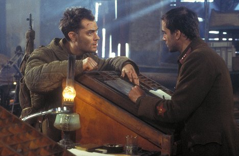 Jude Law, Joseph Fiennes - Enemy at the Gates - Photos
