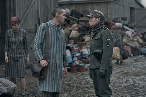 Jonah Hauer-King, Jonas Nay - The Tattooist of Auschwitz - Episode 1 - Kuvat elokuvasta