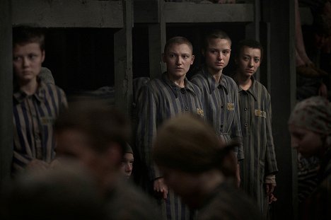 Anna Próchniak - The Tattooist of Auschwitz - Episode 5 - Van film