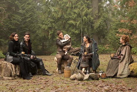 Lana Parrilla, Colin O'Donoghue, Andrew J. West, Dania Ramirez, Rebecca Mader - Once Upon a Time - The Girl in the Tower - Photos