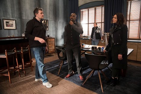 Geofrey Hildrew, Daniel Francis, Lana Parrilla - Once Upon a Time - The Guardian - Making of