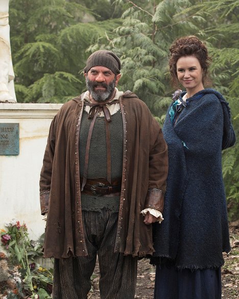 Lee Arenberg, Keegan Connor Tracy - Once Upon a Time - Homecoming - Van film