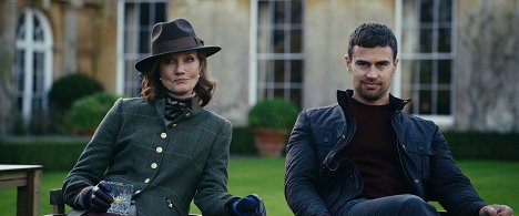 Joely Richardson, Theo James - Gentlemani - Kde mám trávu? - Z filmu