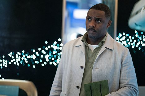 Idris Elba - Unesený let - Posledná výzva pre cestujúcich - Z filmu