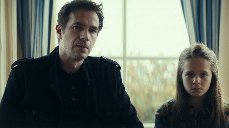 James D'Arcy, Davina Coleman - Konstelace - Paul je mrtvý - Z filmu