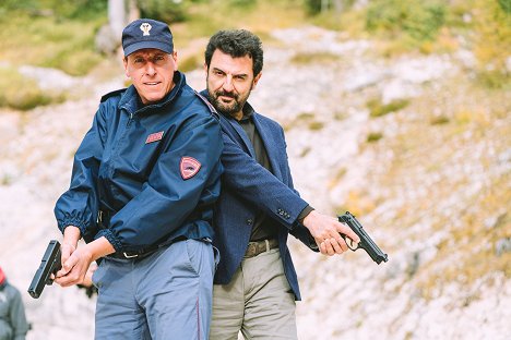 Gianmarco Pozzoli, Enrico Ianniello - Die Bergpolizei - Ganz nah am Himmel - I Guardiani - Filmfotos