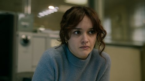 Olivia Cooke - Kulawe konie - Służbowe drinki - Z filmu