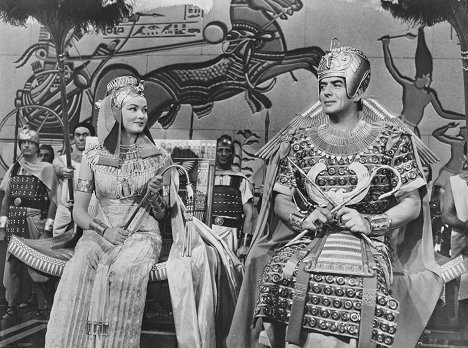 Gene Tierney, Victor Mature - The Egyptian - Photos