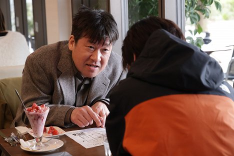 Jiro Sato - Hen na Ie - De la película