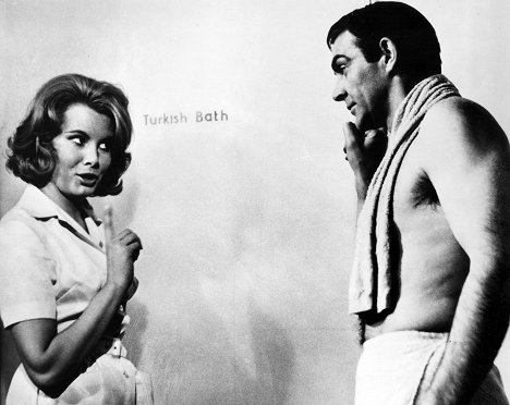 Molly Peters, Sean Connery - James Bond - Feuerball - Filmfotos