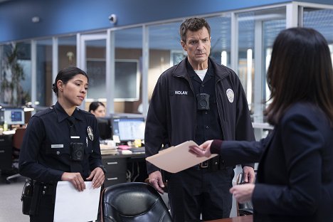Lisseth Chavez, Nathan Fillion - The Rookie - Training Day - Filmfotos