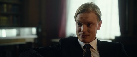 Freddie Fox - Gentlemani - Nesoucitný gentleman - Z filmu