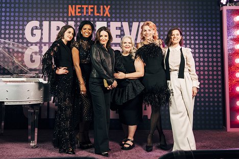 Netflix's GIRLS5EVA SEASON 3 Premiere at Paris Theater on March 7 2024 in New York City - Busy Philipps - Girls5Eva - Season 3 - Events